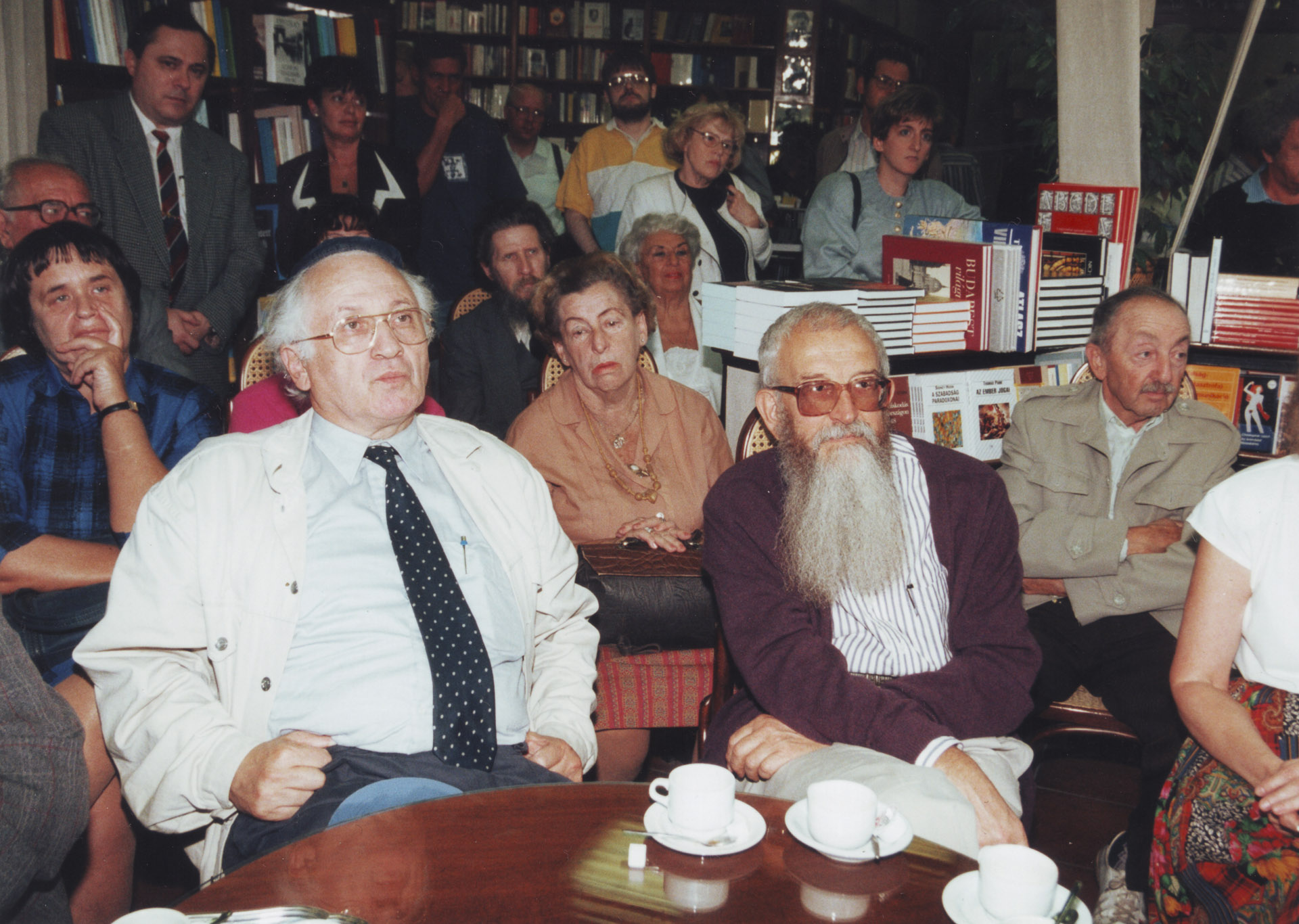 Könyv bemutató az Írók boltjában