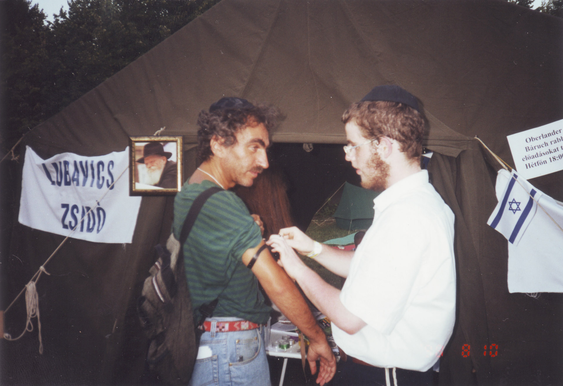 Tfilin felrakás a Sziget fesztiválon (Köves Slomó)