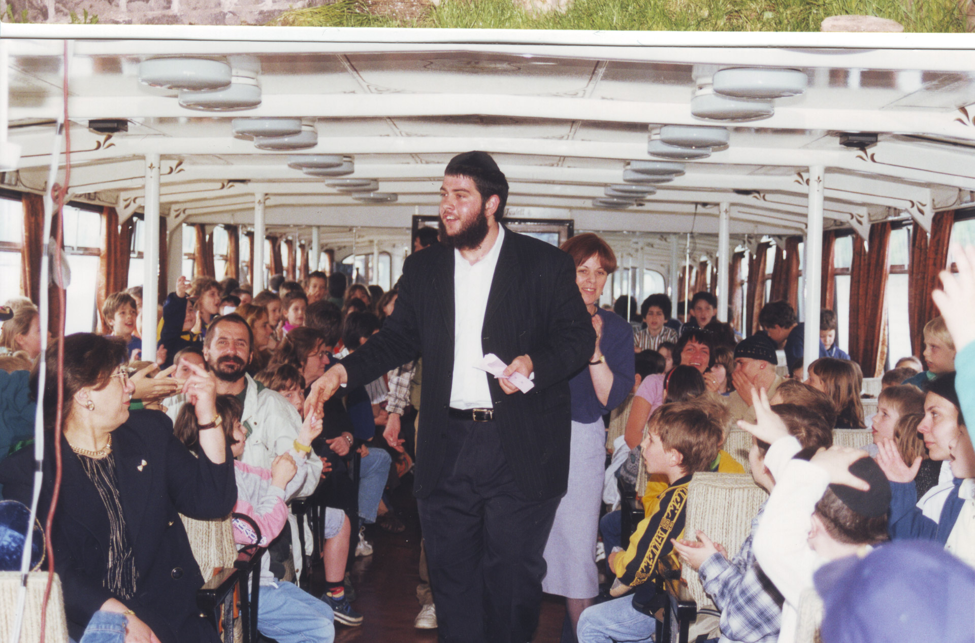 Raskin Shmuel rabbival hajókirándulás 