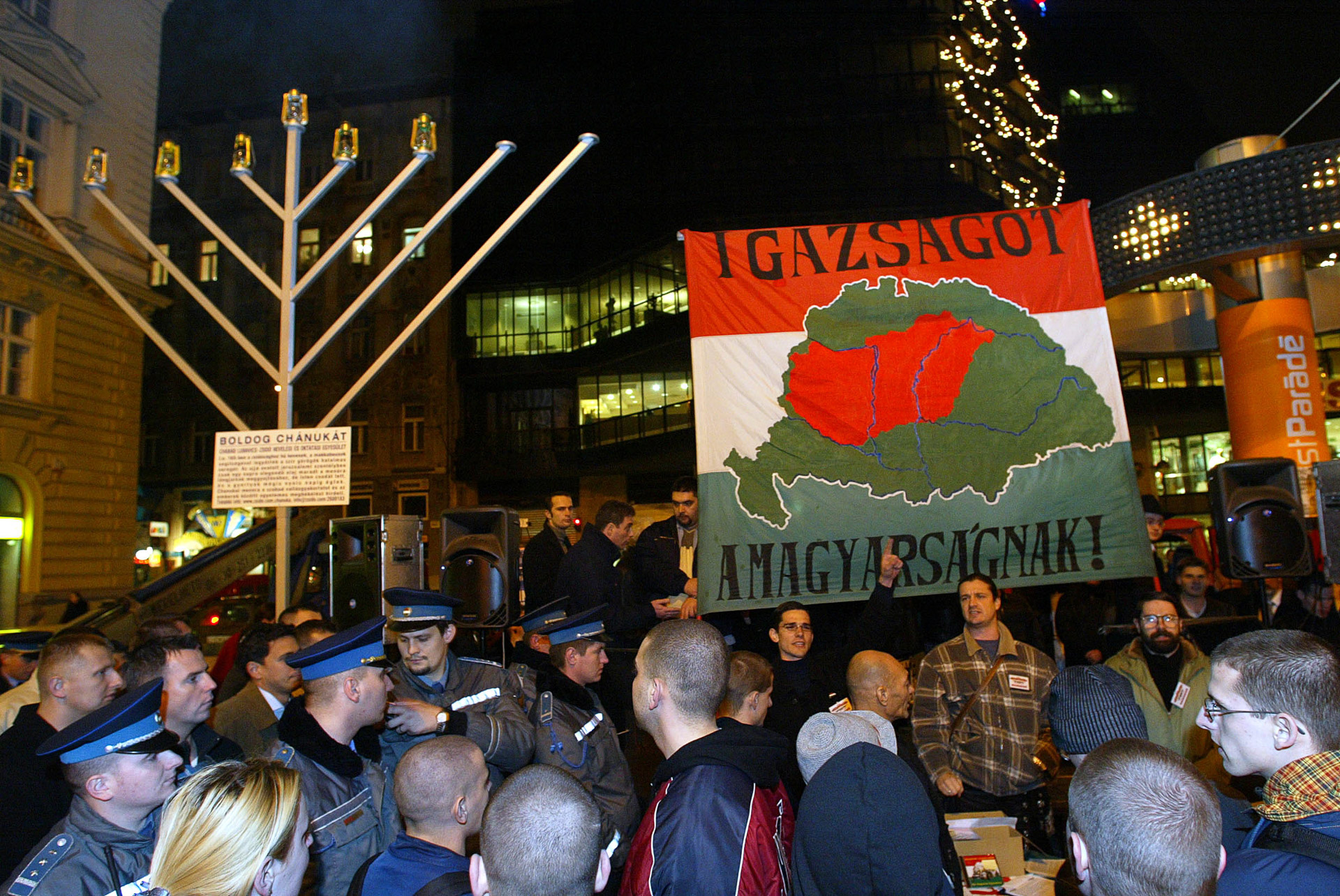 Nyugati téri Hanuka, tüntetők