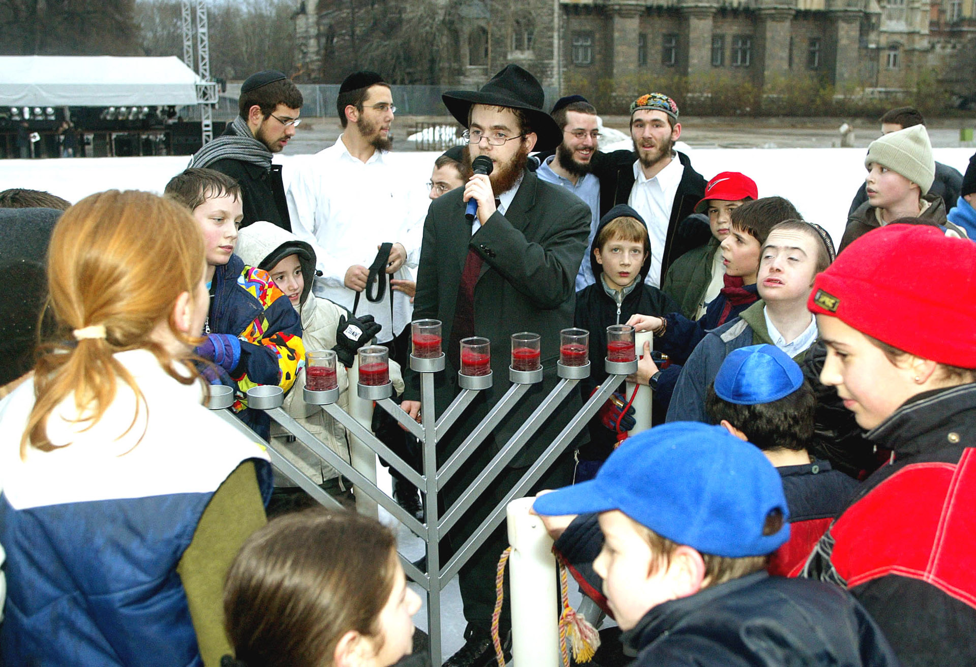 Hanukorcsolya, gyertyagyújtás