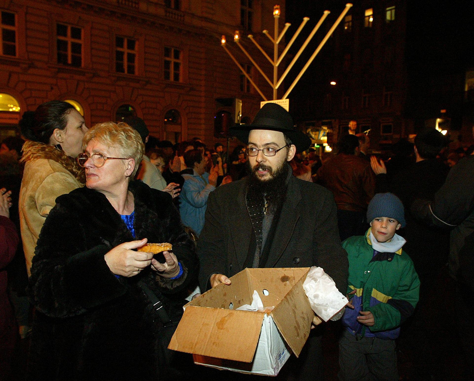 Nyugati téri Hanuka, fánkosztás