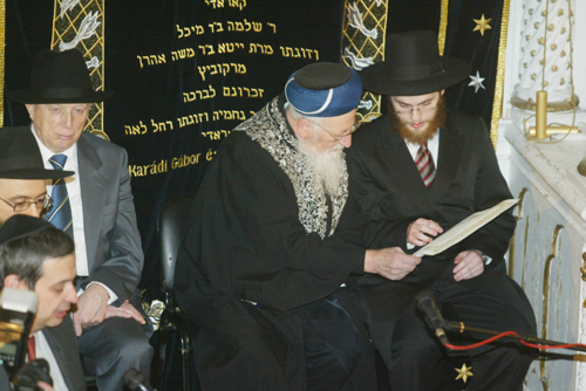 Mordecháj Élijáhu rabbi jelenlétében rabbivá avatták Köves Slomót