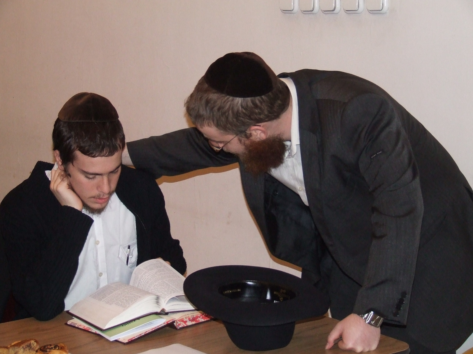 Köves Slomó tanít