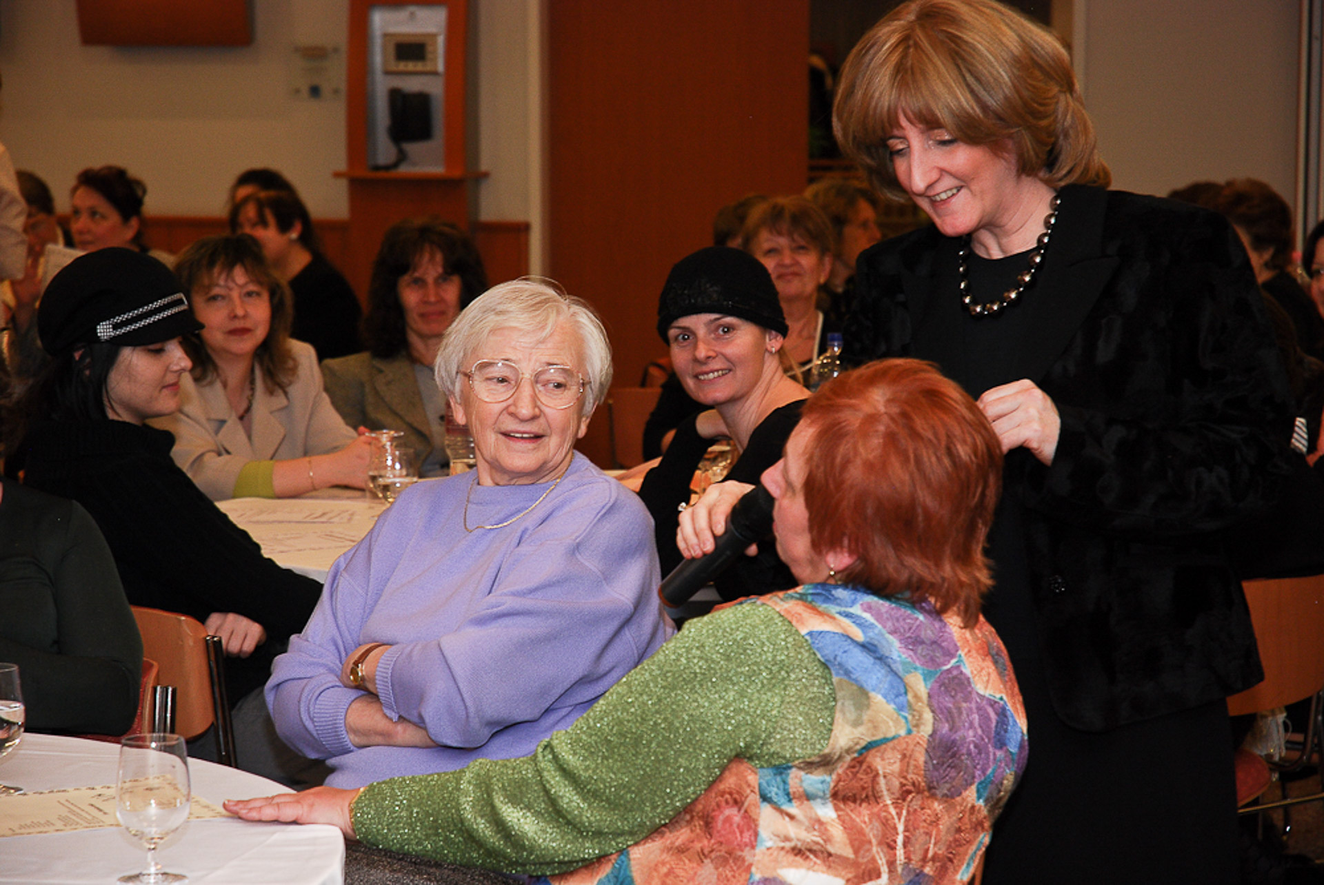 Hanna klub- Oberlander Batsheva