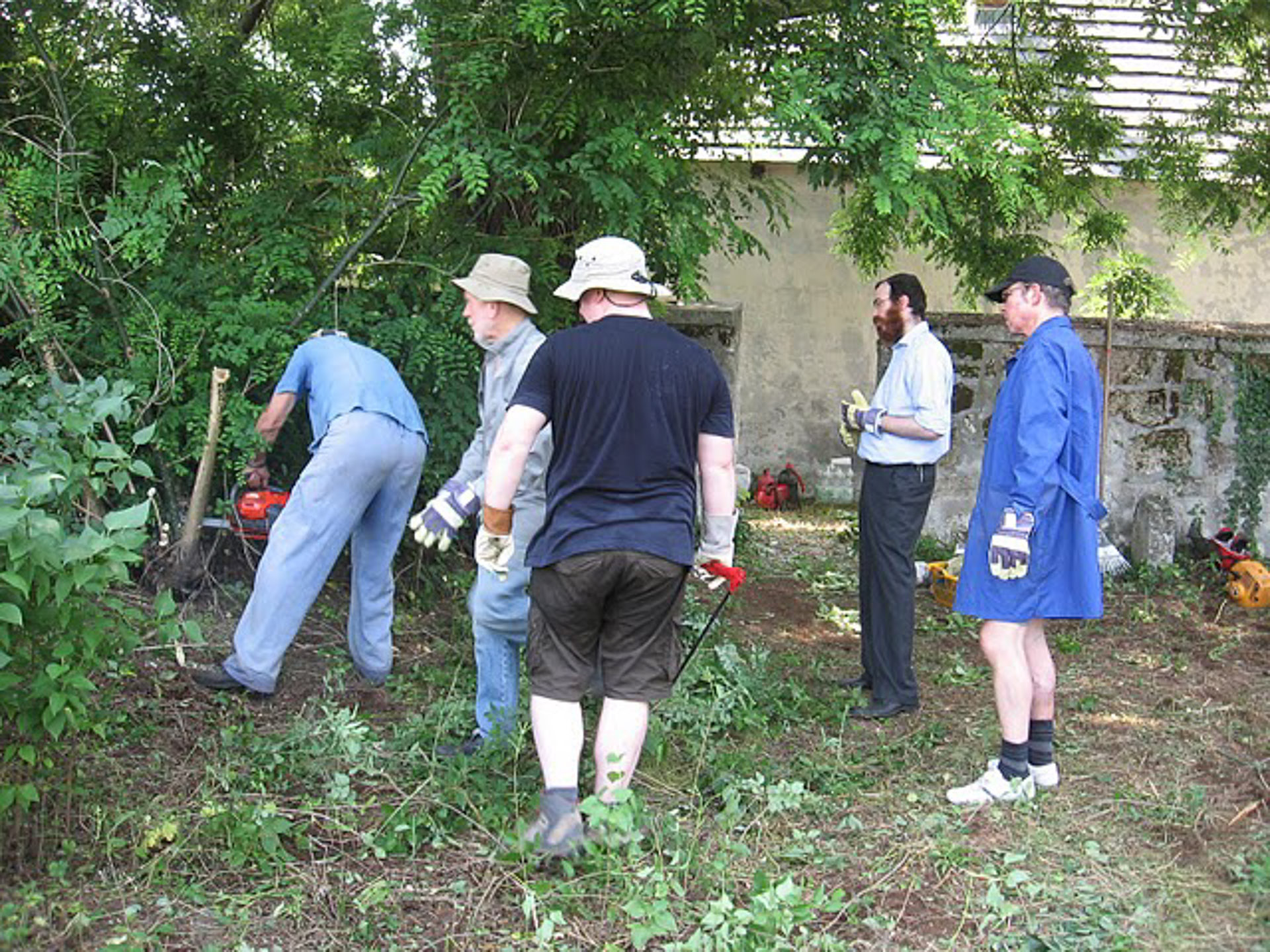 Nagytétényi temető gondozása