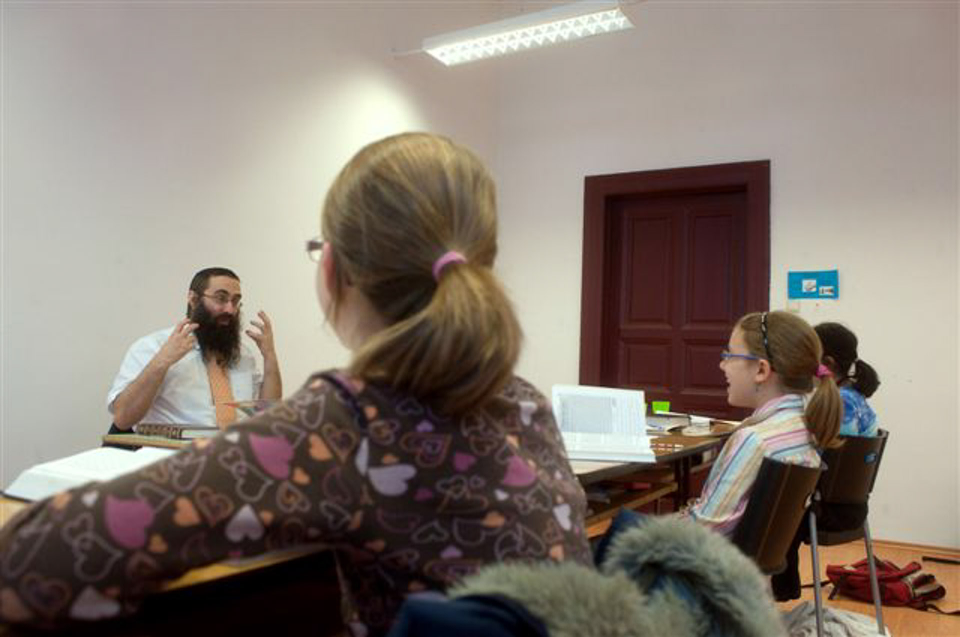 Bét Menáchem iskola- Hurwitz rabbi tanít