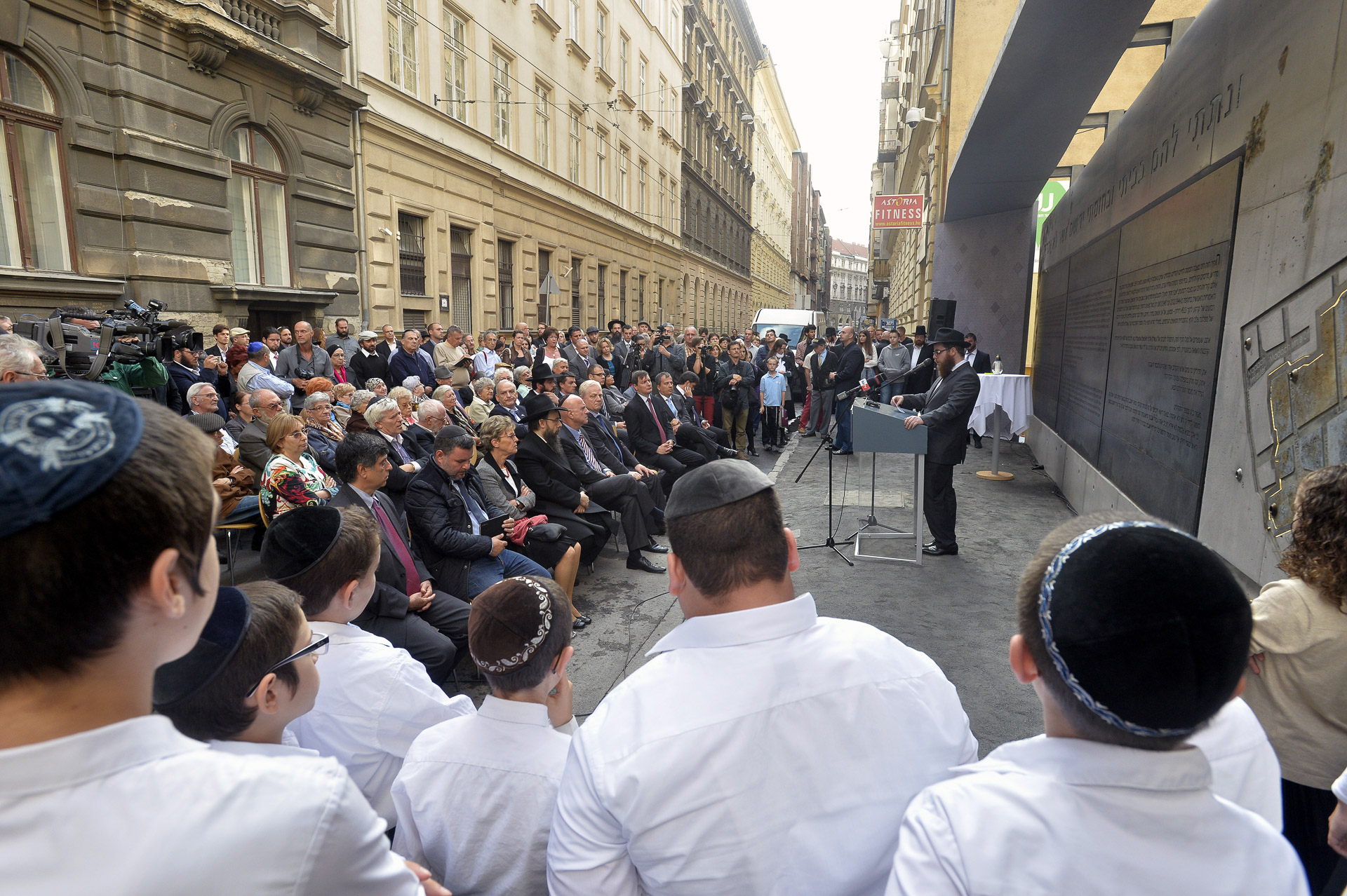 Gettófal emlékavató