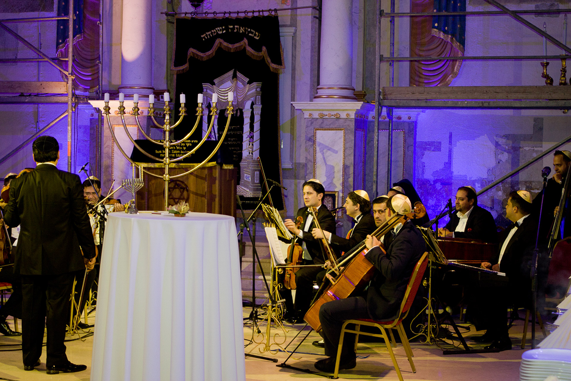 Mága koncert az Óbudai Zsinagóga hanukai rendezvényén