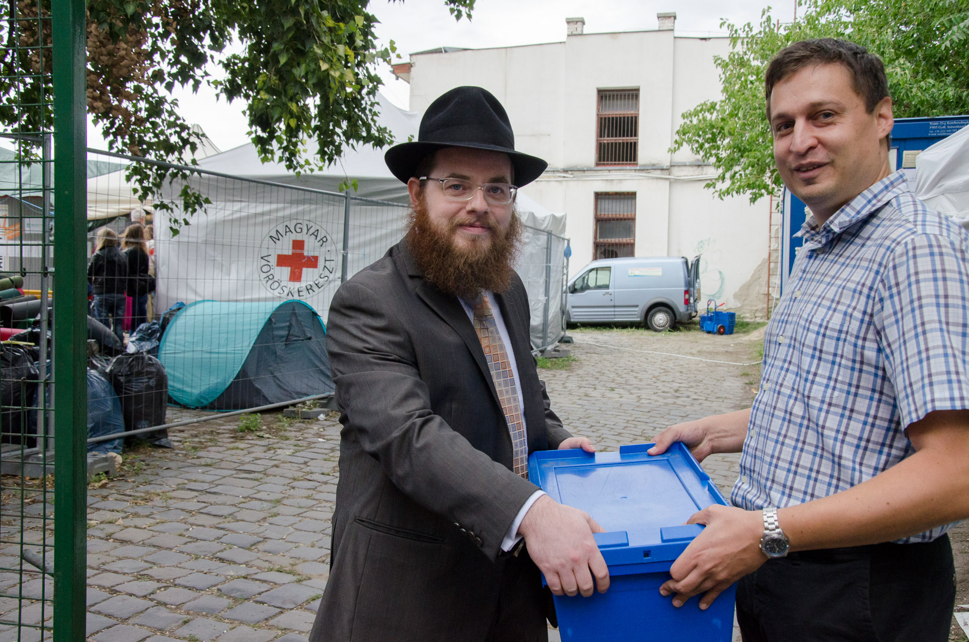 Vöröskeresztnek gyógyszeradomány