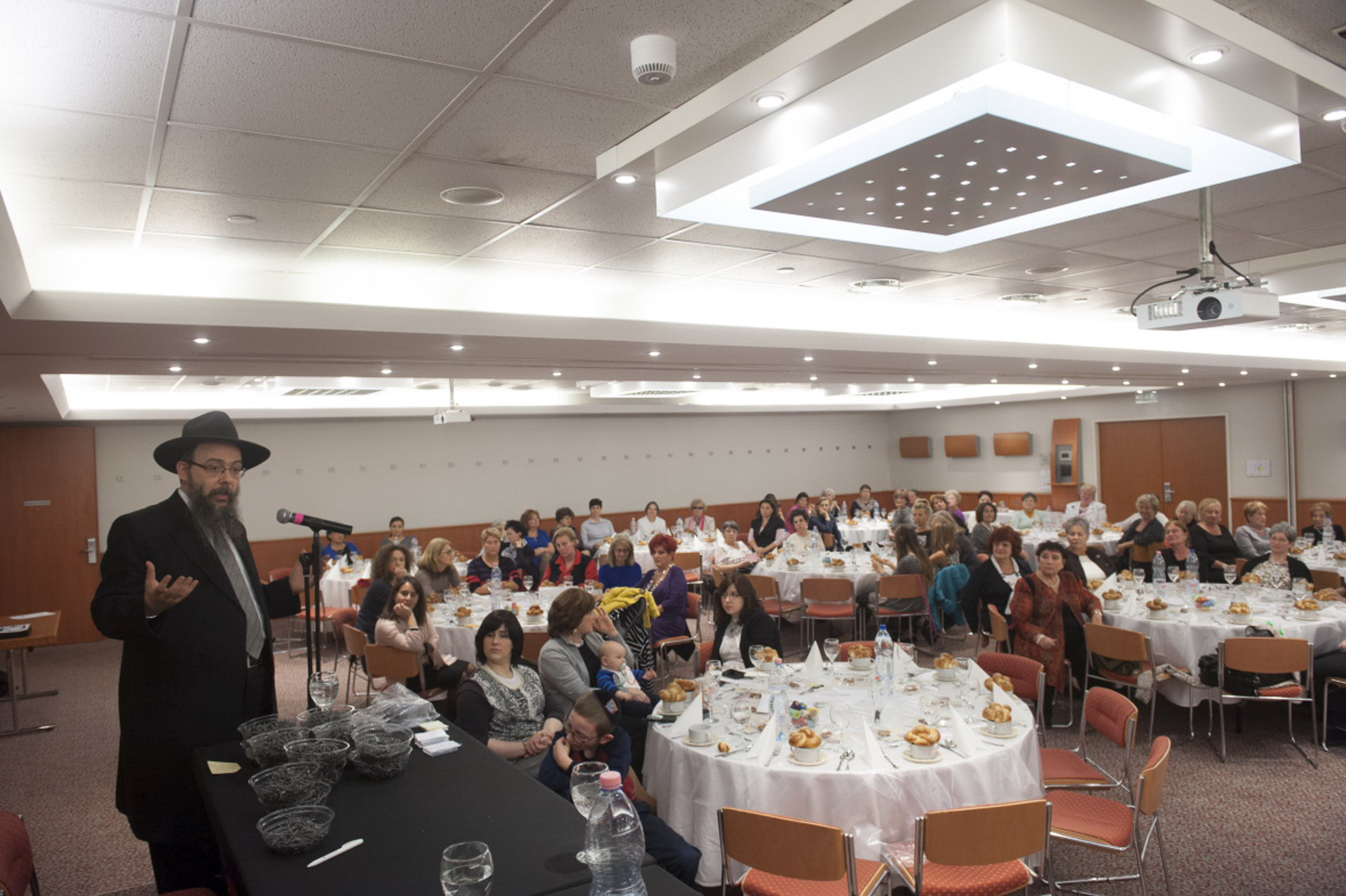 Hanna klub- Oberlander Báruch