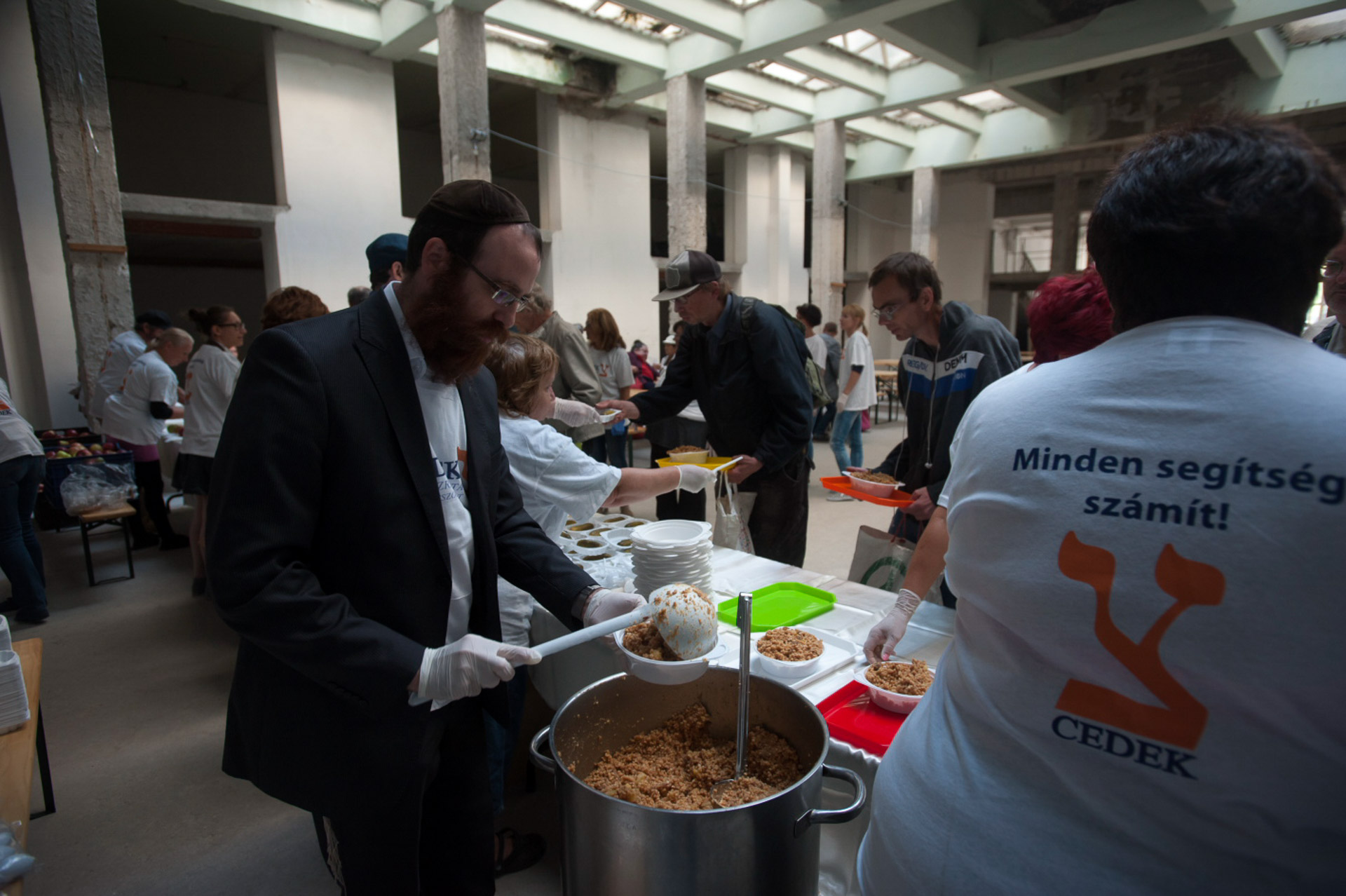 Cedek ételosztás- Glitzeinstein Sámuel