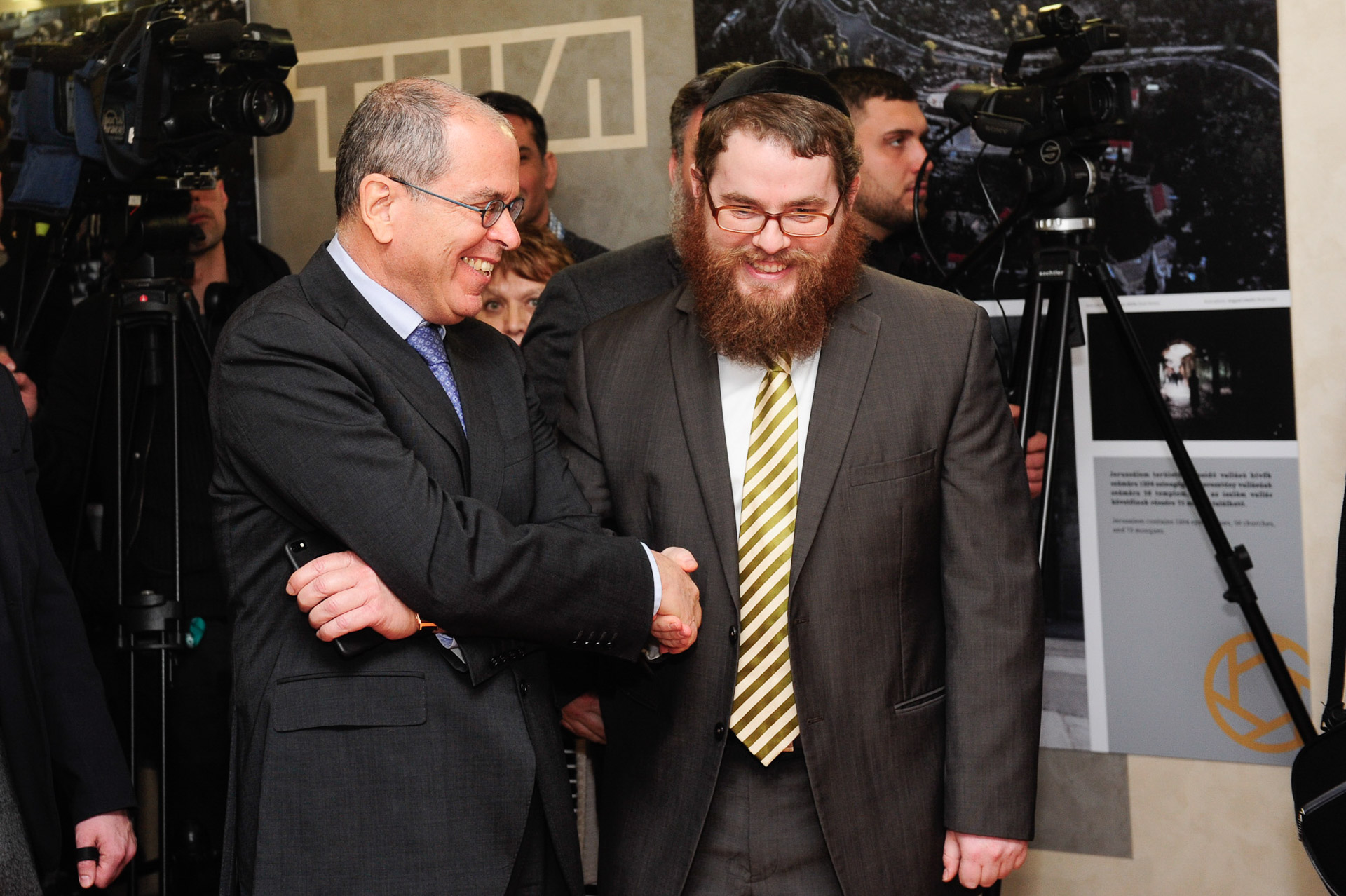 Yossi Amrani Látogatása az Arany Jeruzsálem kiállításon