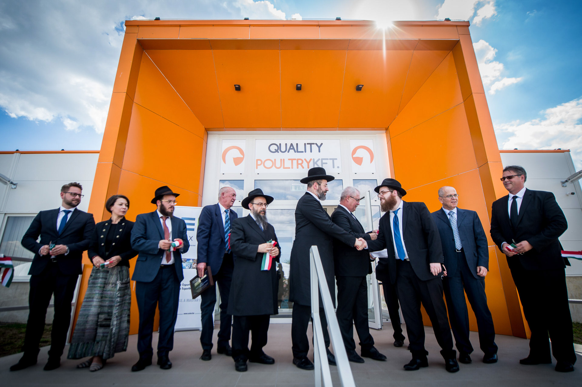 Csengele vágóhíd átadó- David Lau, Oberlander Báruch, Köves Slomó, Oirechman Shmuel