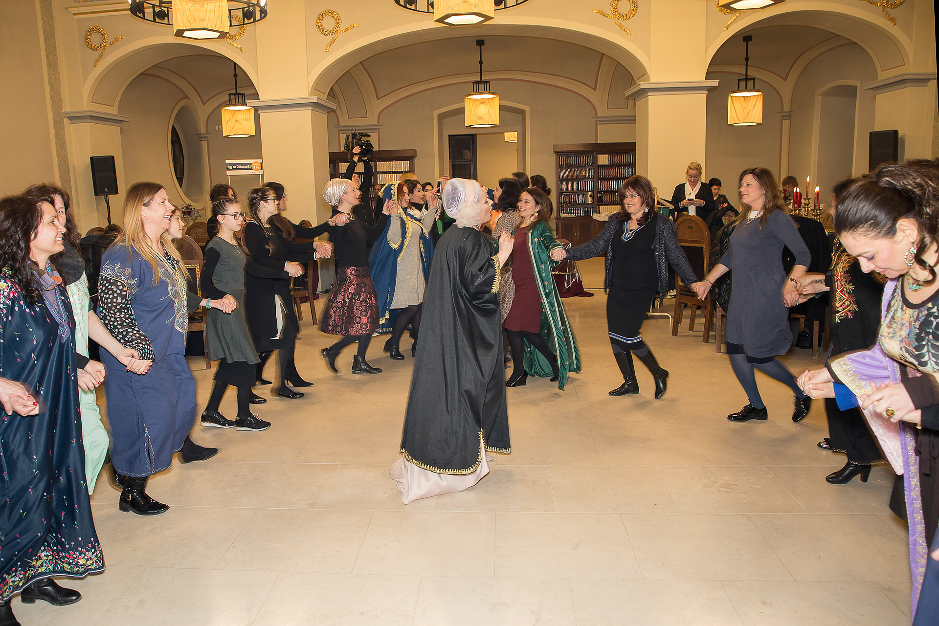 Hanna klub az Óbudai Zsinagógában