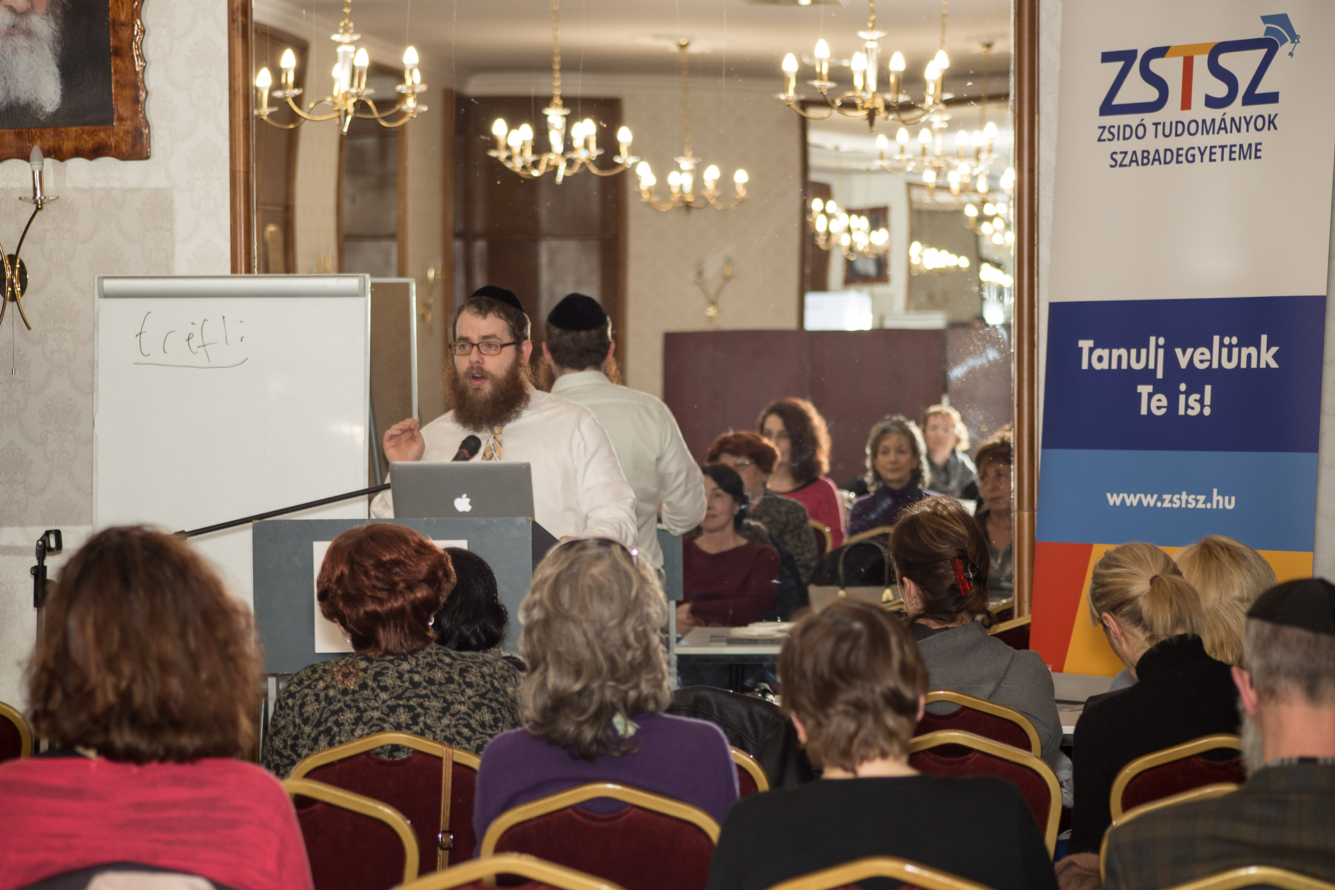 Zstsz-Köves Slomó előadást tart