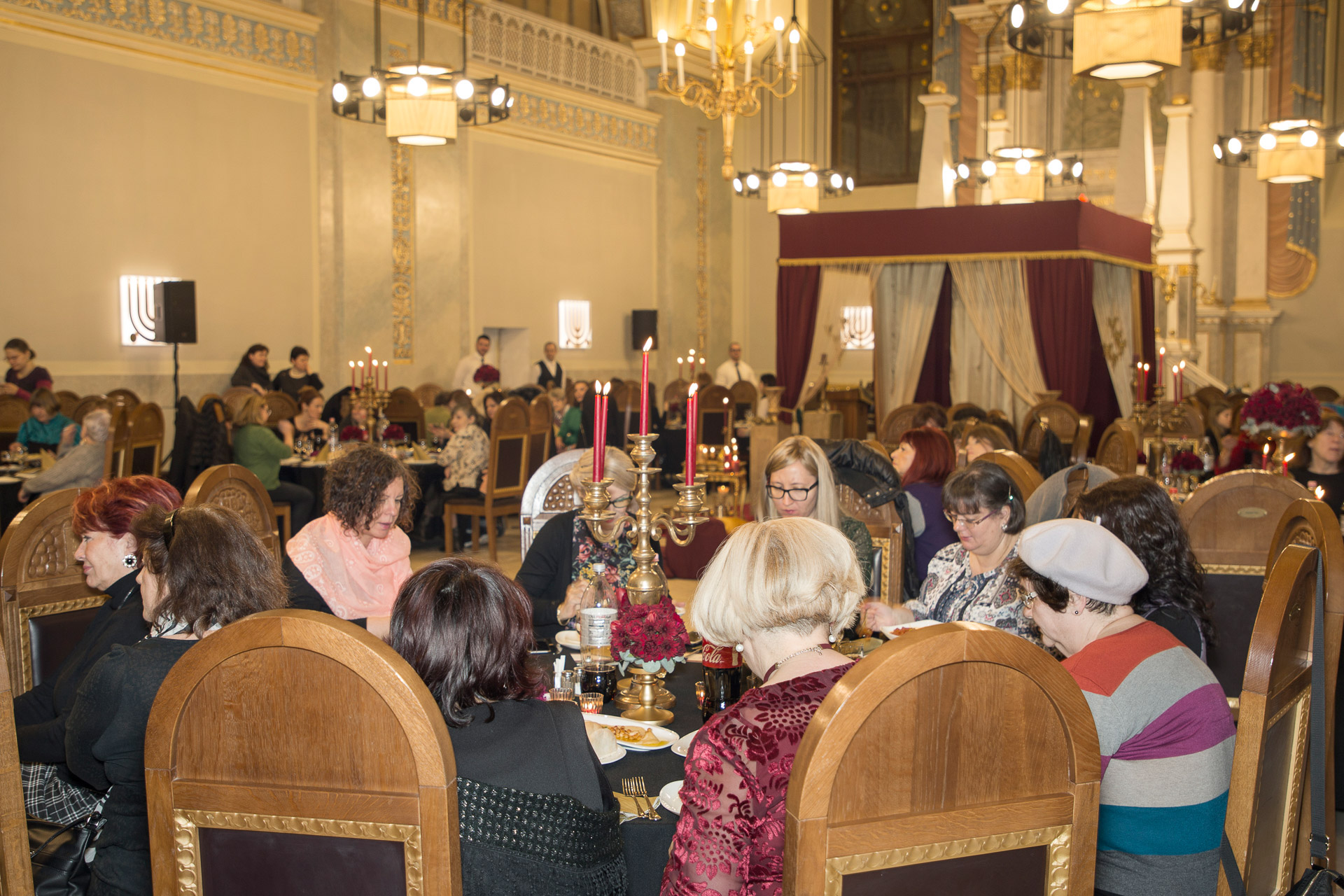 Hanna klub az Óbudai Zsinagógában