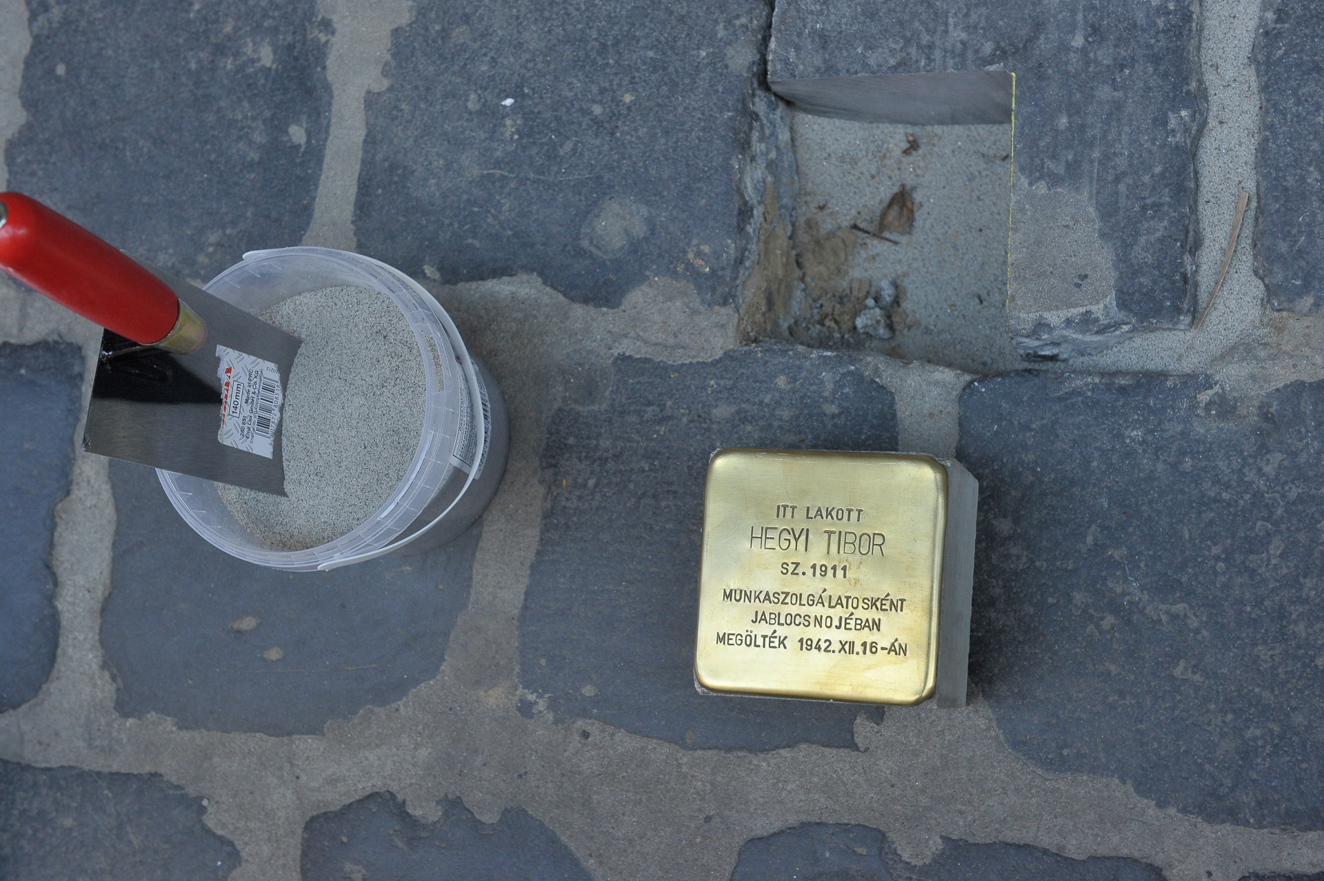 Botlatókő elhelyezése