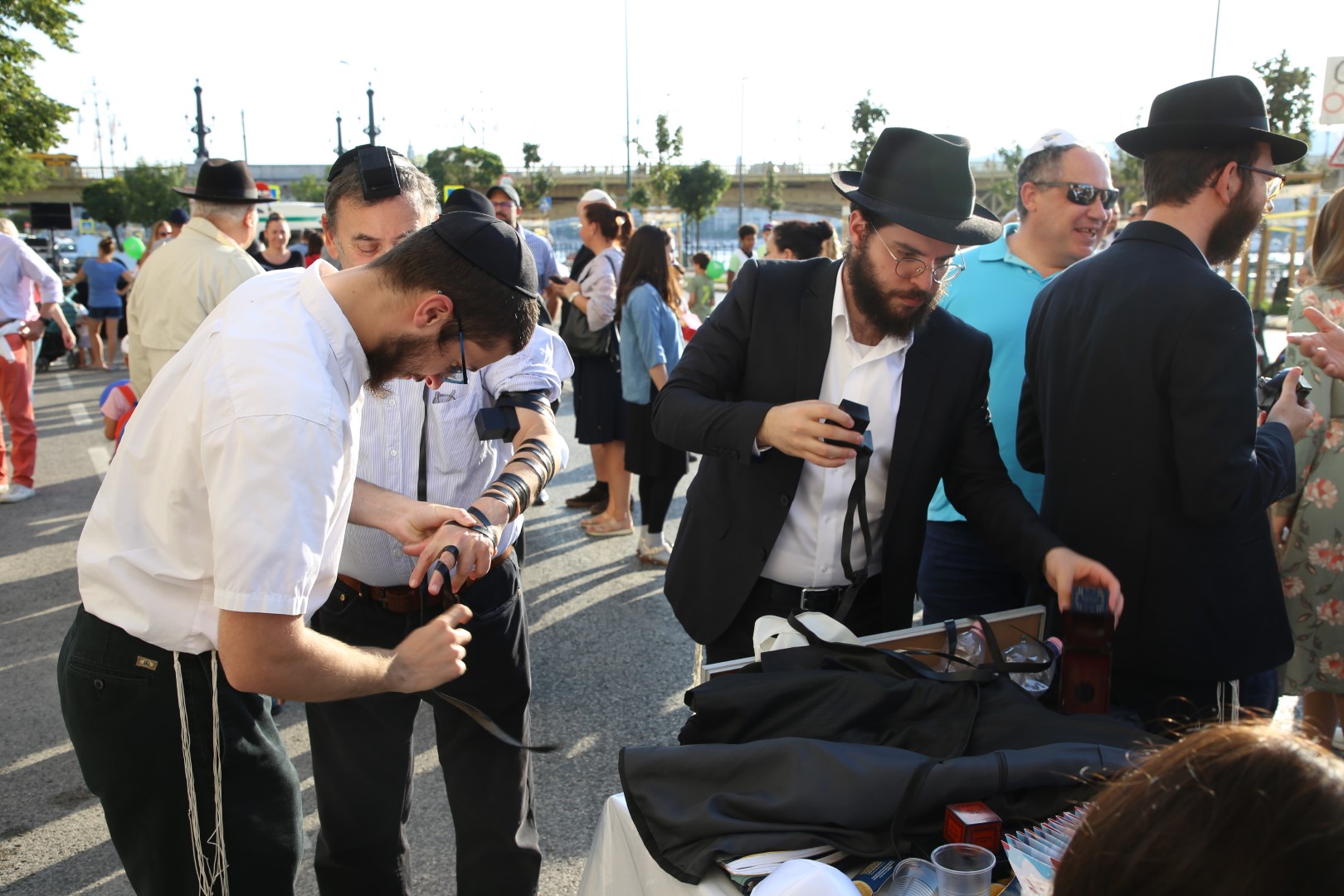 Grand Zsilip megnyitó- tfilin pult