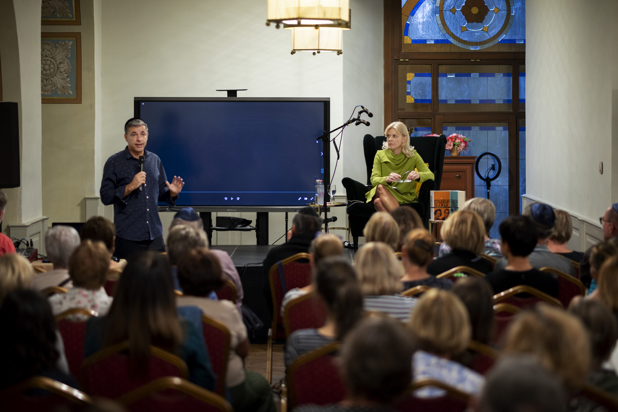 Betűbe zárva előadás az Óbudai Zsinagógában