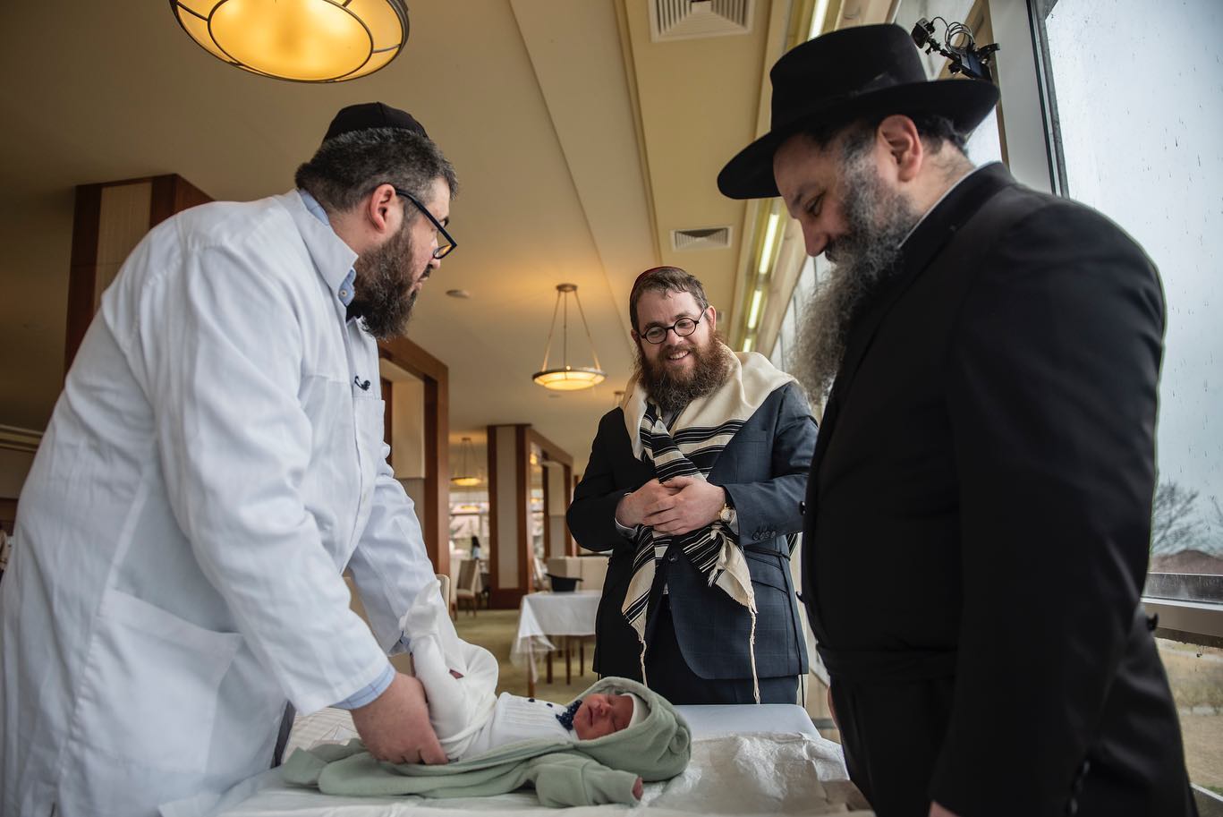 Brisz milá a Machne Chabad menekülttáborban