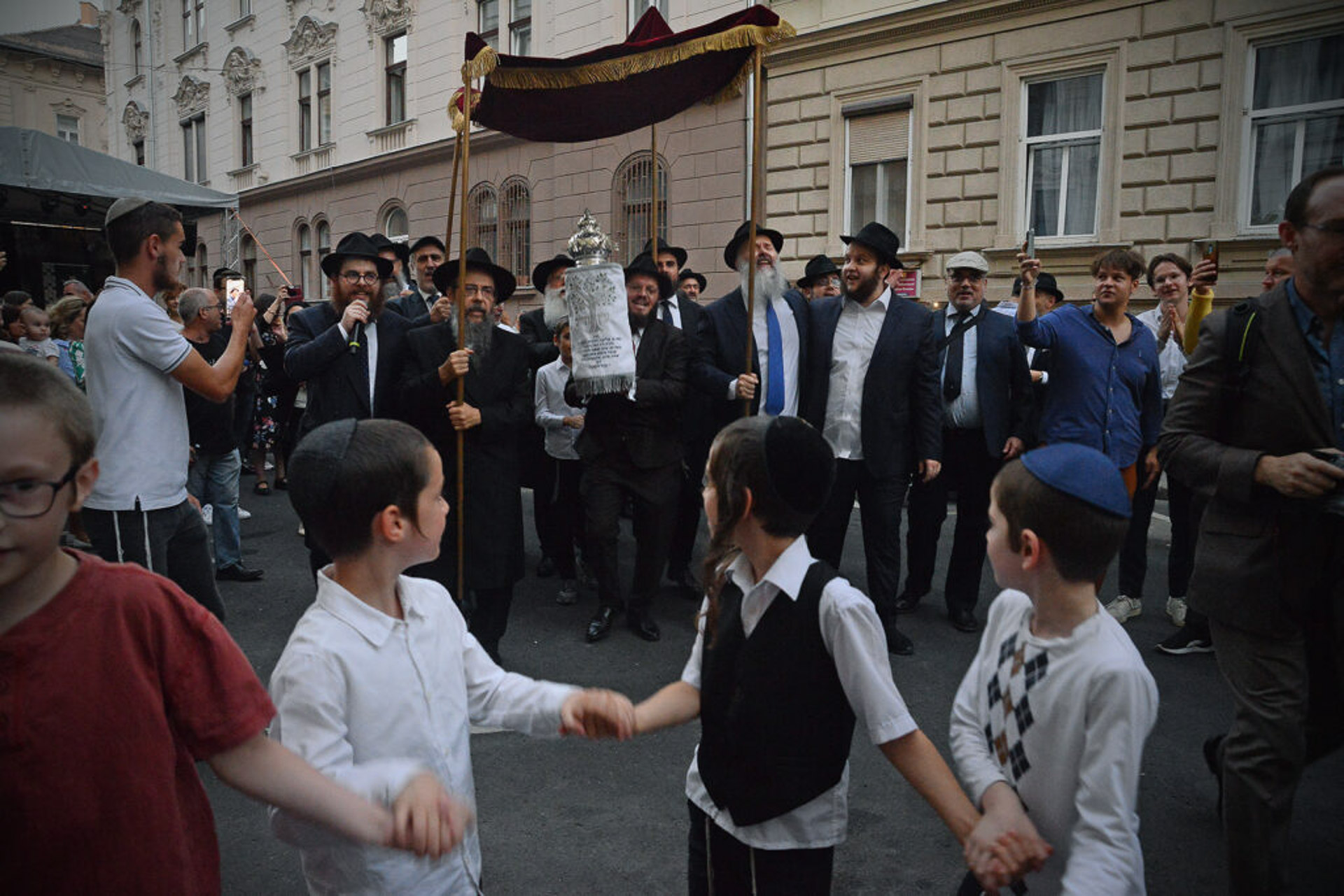 Ohel Eszter imaház avató