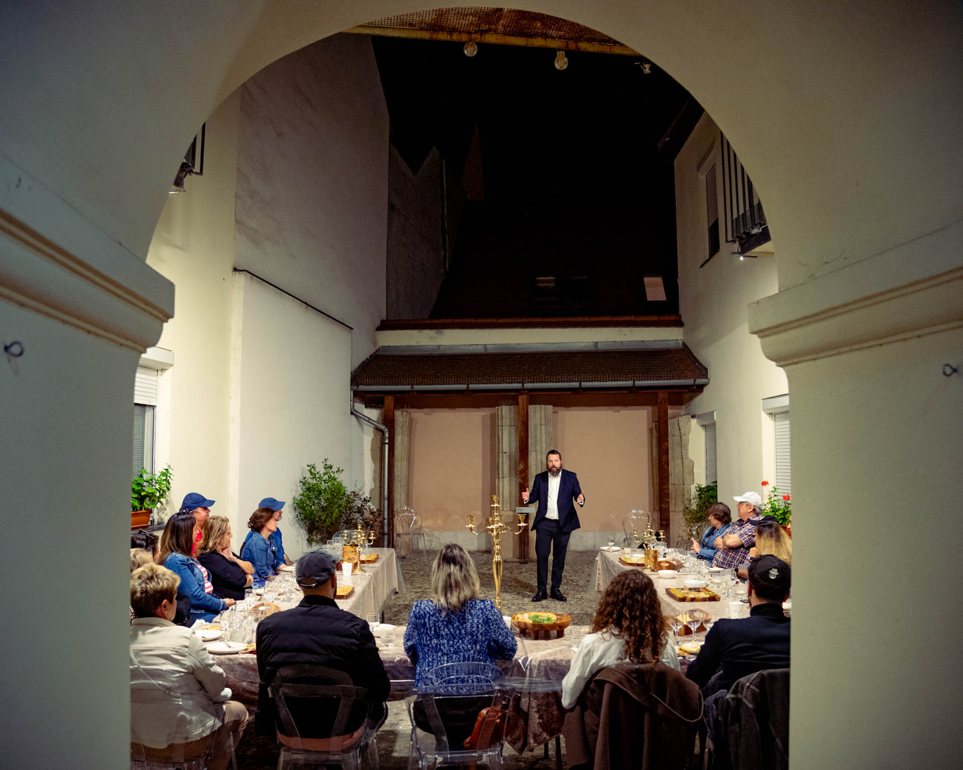 Budavári borkostoló- Faith Asher