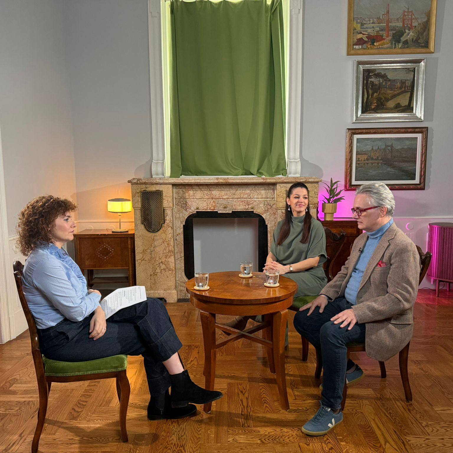 Hidas Judit Párban című műsorának felvétele a Neshama Tv-n.