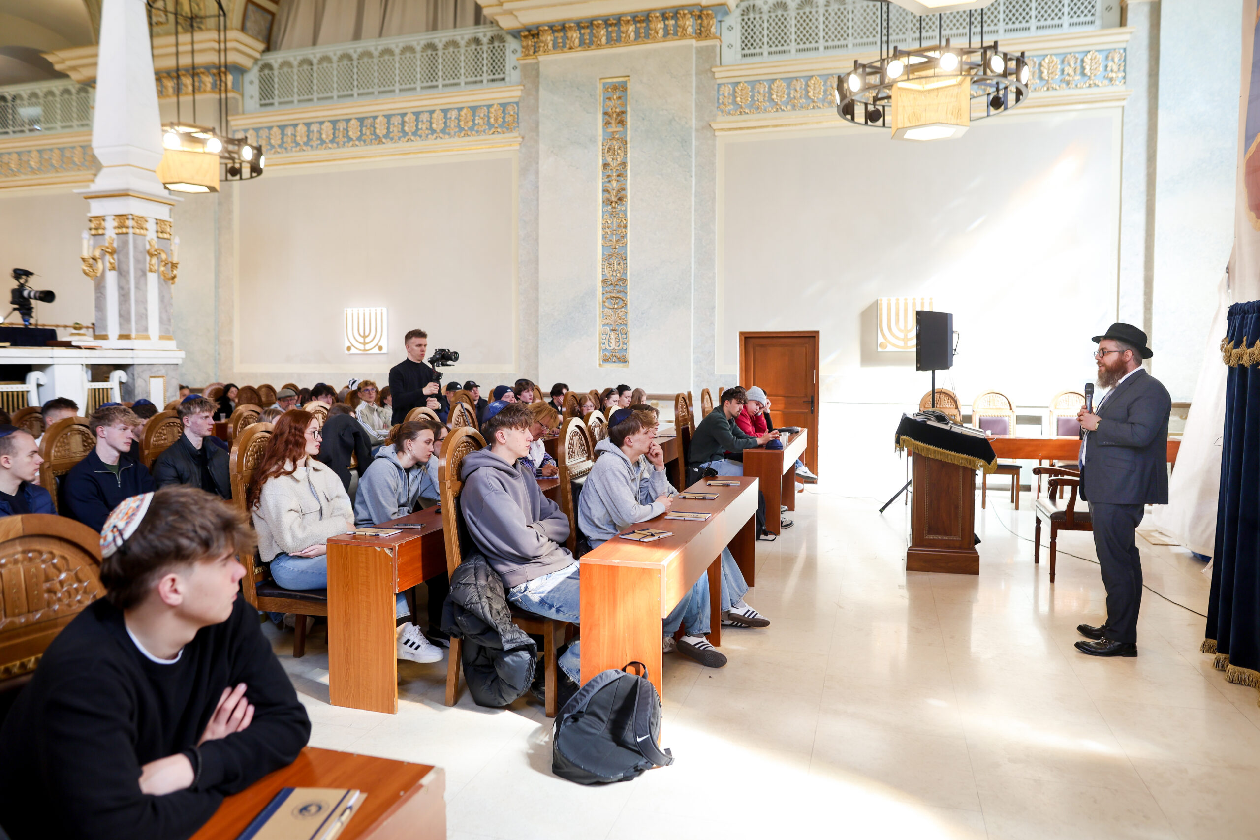 Rendhagyó történelem óra Köves Slomóval