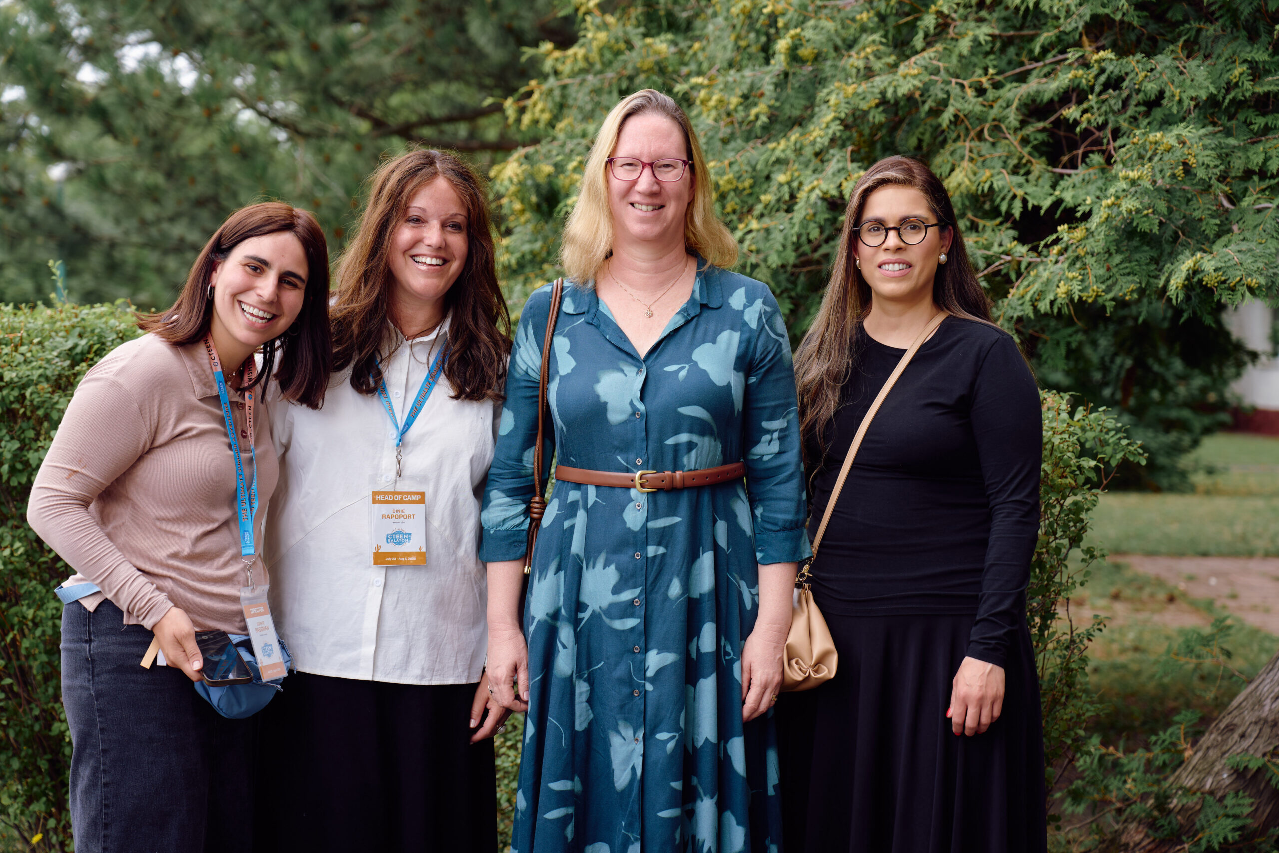 Maya Kadosh látogatása a nyári táborban. Köves Dvorával és Bassman Sophieval.