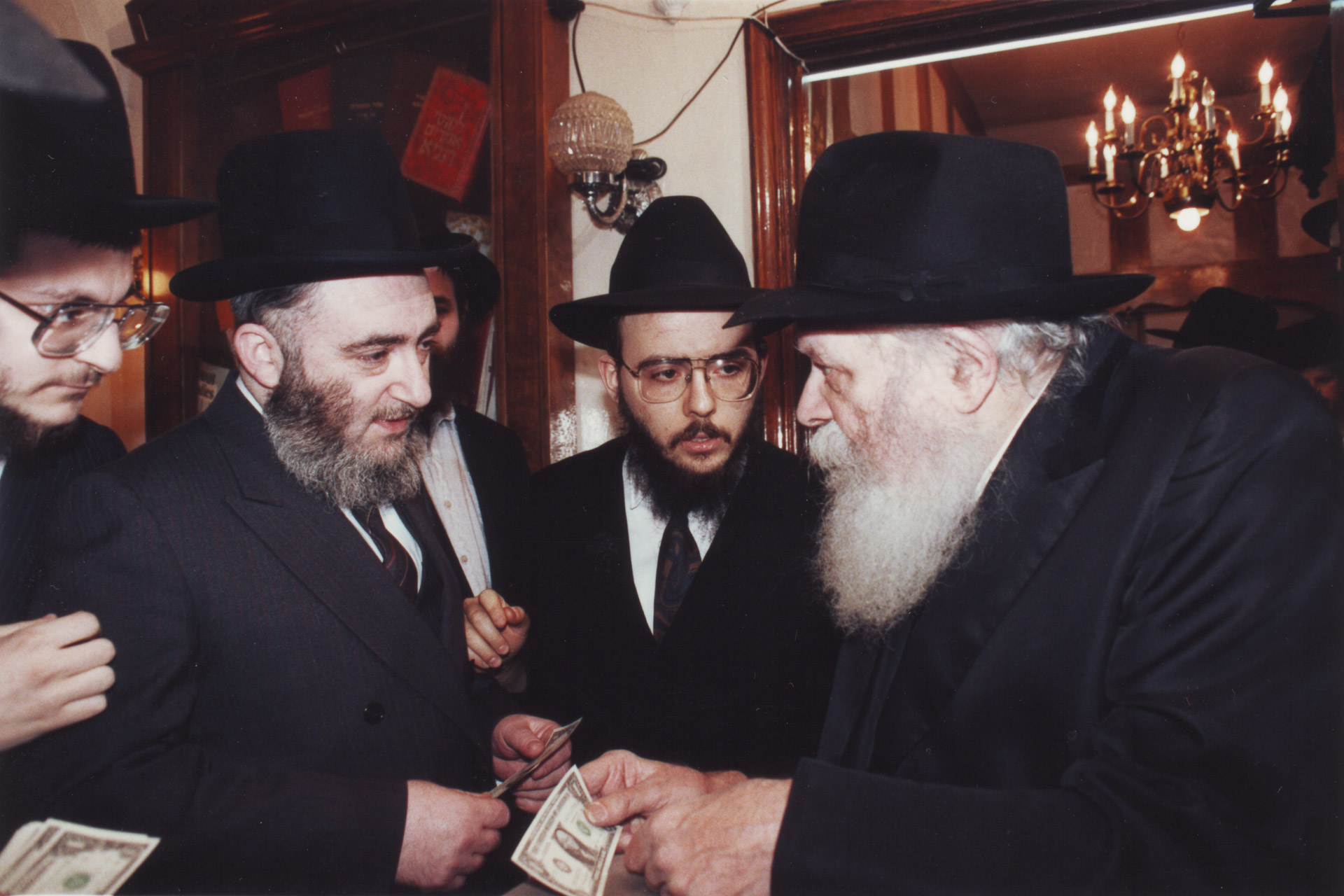 Ebben az évben még voltak olyan magyarországi zsidók, akik személyesen kaptak áldást a lubavicsi Rebbétől.