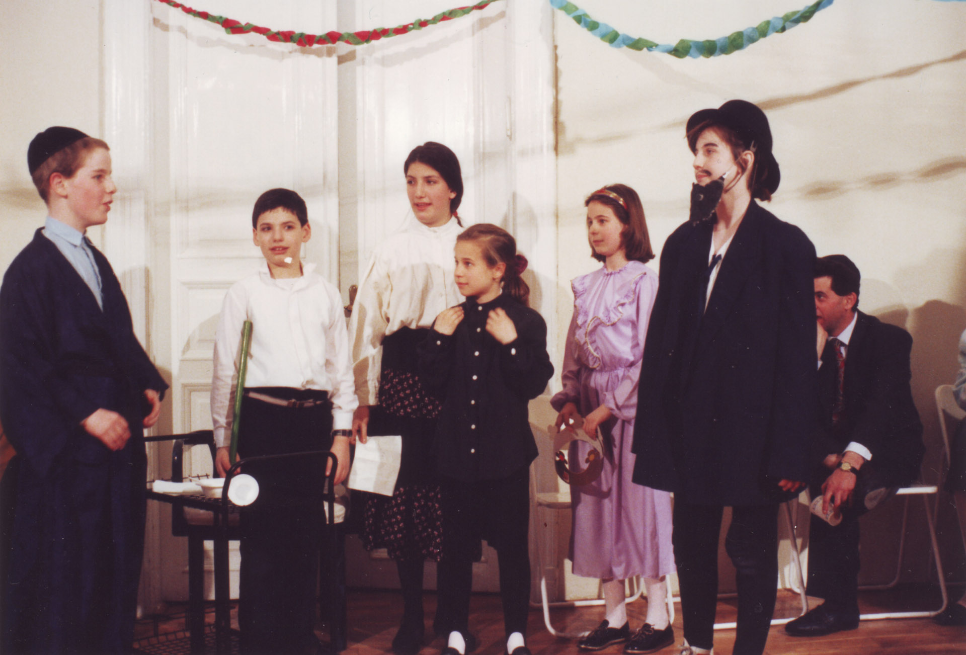 Purimi gyerekprogram, baloldalon Köves Slomó