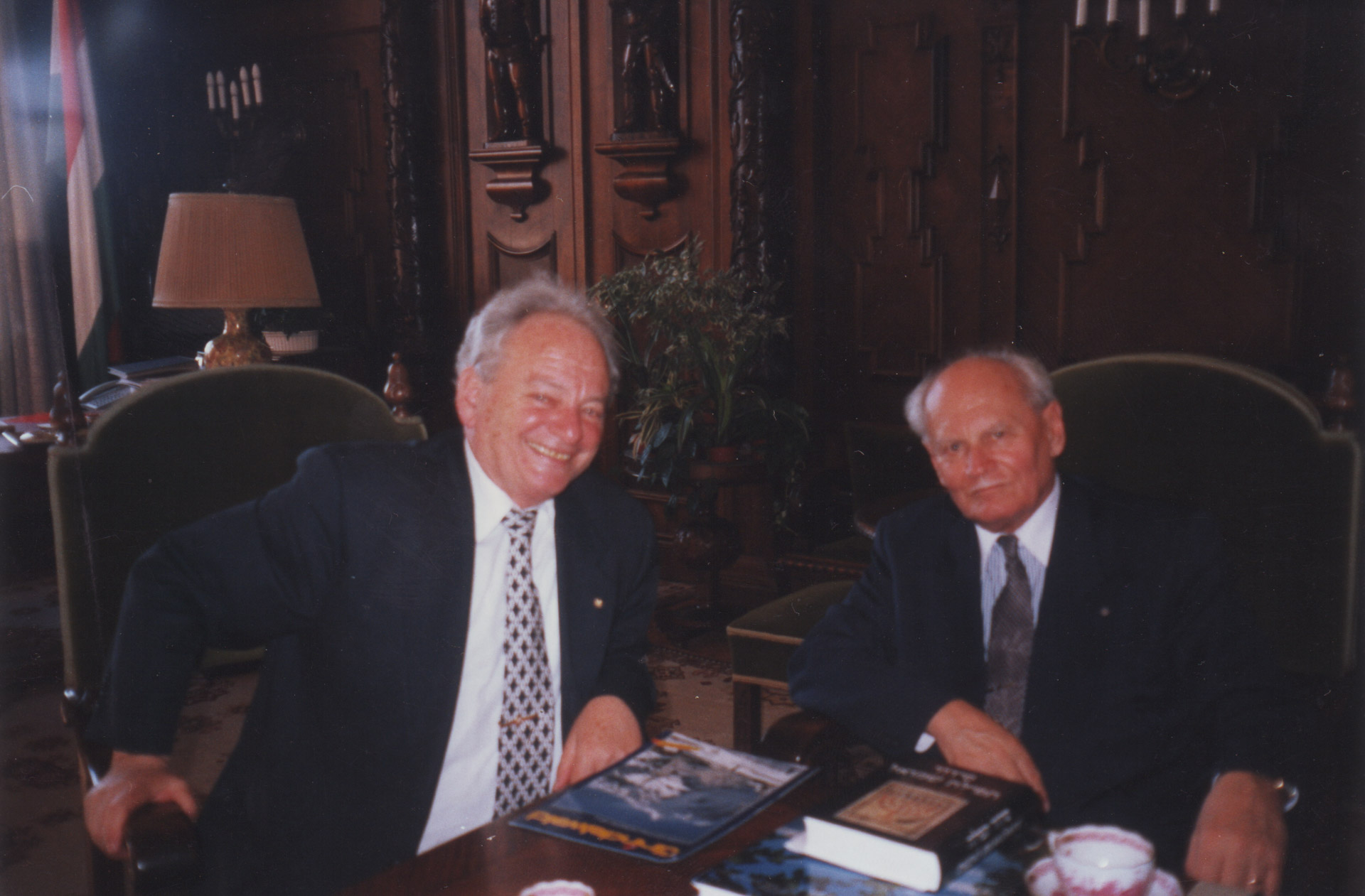 Göncz Árpád is kapott az imakönyvből